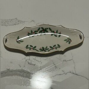 Lenox Holiday pattern oval tray holly and berry motif with 24-karat gold accents